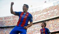 Suárez hetrik, Messi dva kúsky. Barcelona na úvod rozniesla Betis