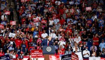 Trumpov míting prispel k rekordnému zvýšeniu prípadov nákazy v americkom meste Tulsa