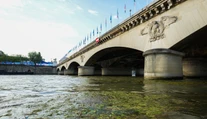 Problémy v Paríži. Pre nepriaznivú kvalitu vody v Seine presunuli preteky triatlonistov