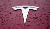 Nešťastie vo Francúzsku. Pri požiari elektromobilu Tesla prišli o život štyria ľudia