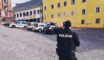 Poplach v Banskej Štiavnici. Anonym sa vyhrážal bombovými útokmi na základnej škole