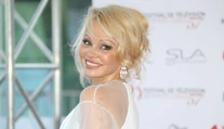 Pamela Anderson zbalila o 20 rokov mladšieho futbalistu. Priatelia sa o ňu boja