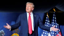 Trump chce v septembri diskutovať s Harrisovou až trikrát. Zatiaľ mu predvolebnú debatu potvrdila iba jedna televízia