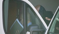 Bývalému sudcovi Lindtnerovi väzbu nepredĺžili. Milionárovi Kollárovi áno