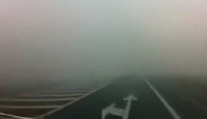 Vodiči na to často zabúdajú a ohrozujú ostatných. Viete kedy môžete použiť hmlovky?