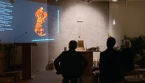 Unikátna kaplnka 21. storočia v Poľsku. Otvoríte si ju aplikáciou, vo vnútri vás čaká virtuálny kňaz GPT