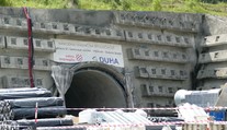 Firma, ktorá stavia tunel Višňové, je podozrivá z podvodu