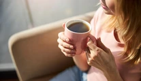 Žiadne raňajky, len šálka kávy. Tento zvyk môže mať neblahé následky na vaše zdravie, upozorňuje lekárka