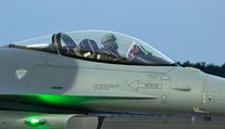 Na Ukrajinu dorazila od NATO prvá dodávka stíhačiek F-16