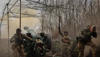 Musia byť vysoko motivovaní. Ukrajinská armáda zverejnila plat vojakov, ktorí bojujú na fronte