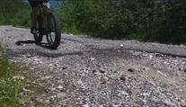 Našu najvyššie položenú cyklotrasu čaká rekonštrukcia. Cesta zo Šumiaca na Kráľovu hoľu je v žalostnom stave