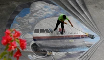 Stratený malajzijský boeing v poslednej fáze letu zrejme nikto nepilotoval