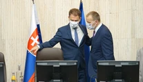 Nový prieskum AKO: OĽaNO atakuje 30 percent,v parlamente by boli aj progresívci bez Spolu