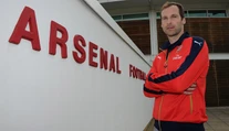 Čech má problémy s lýtkom, Arsenalu bude chýbať tri až štyri týždne