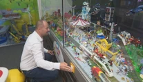 Miloš je najväčším zberateľom stavebníc na svete. Pozrite si jeho unikátnu zbierku