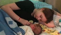Žiačka (14), ktorá nedávno porodila, oznámila so svojim priateľom (11) nečakanú správu