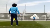 VIDEO: Brankár Realu Madrid predviedol ohromujúci akrobatický zákrok