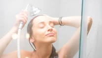 Dámy, týchto osem vecí vám nesmie chýbať v sprche