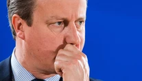 Bývalý britský premiér David Cameron sa vzdal aj poslaneckého mandátu