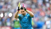 Legendárny Buffon potvrdil, že je výnimočný. Úctu mu vzdal francúzsky prezident