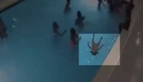 VIDEO: Chlapec bol pod vodou nekonečné štyri minúty, kým si ho niekto všimol a zachránil