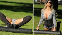 Aj takéto fotky vzniknú, keď paparazzi nájdu playmate, ktorá cvičí v parku