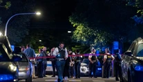 Streľba v Chicagu: Niekto útočil z auta na skupiny ľudí, hlásia jednu obeť aj zranených