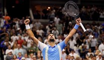 Djokovič porazil Medvedeva. Získal rekordný 24. grandslamový titul