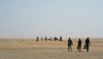 Kráčaj alebo zomri! Takto v Alžírsku posielajú migrantov napospas Sahare