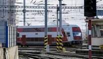 Desiatky cestujúcich boli asi hodinu v ohrození, osobný vlak viedol opitý rušňovodič