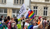 FOTO a VIDEO: Účastníci Dúhového Pridu vyrazili do ulíc Bratislavy. Už tradične sa konal aj pochod Hrdí na rodinu