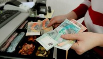 Sedem rokov eura. Slováci stále nevrátili viac ako 2 miliardy korún