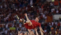 Francesco Totti sa rozlúčil s AS Rím, Neapol do predkola LM