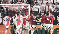 Haraslín opäť vymyslel gólovku, pražské derby však ukoristila Slavia. Sparte sa vzdialila vedúca priečka