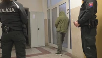 Zrejme ťažko znášal rozchod. Muž vraj expriateľku prenasledoval a nakoniec podpálil viacero áut