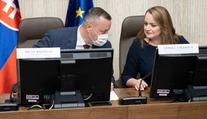 Začala sa medzi nimi vojna. Odborári hrozia štrajkami, Krajniak chce obmedziť ich vplyv