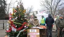 Poľská vládna strana zmenila názor. Novinárov v parlamente neobmedzí