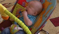 Matka dala polročného syna na adopciu. Nezmierila sa s jeho veľmi vzácnou chorobou