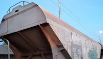 Dve deti v Malackách vyliezli na odstavený vlak. Zasiahol ich elektrický prúd