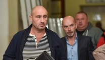 V prípade mafiánskej vraždy Miroslava Sýkoru na súde čakajú svedkov. Ferus má vraj dôkazy o nevine