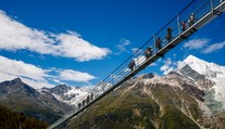 OBRAZOM: Vo Švajčiarsku sprístupnili najdlhší visutý most pre peších na svete