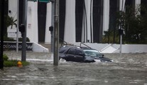 Už takmer 5,8 milióna domácností a podnikov na Floride je bez elektriny