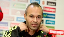 Iniesta sa s Messim v jednom tíme nestretne. Španiel bude v kariére pokračovať inde