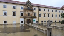 V Stupave zaplavilo kaštieľ, kde sídli domov sociálnych služieb. Takto hrozivo to v ňom aktuálne vyzerá