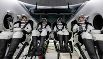 Astronauti sa po piatich mesiacoch vrátili z ISS na Zem