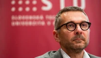 Dekan fakulty informačných technológií STU zostáva vo funkcii, rozhodol akademický senát