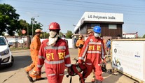 Únik plynu z indickej továrne si vyžiadal najmenej päť životov a stovky zranených