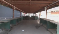 Trhovníci majú zeleninu na predaj, no trhy musia ostať zatvorené. Opatrenia sa im nepáčia