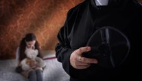 Pedofili v radoch francúzskej katolíckej cirkvi sexuálne zneužili vyše 216-tisíc detí