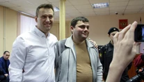 Je Navaľného politická kariéra na konci? Súd ho uznal vinným z korupcie